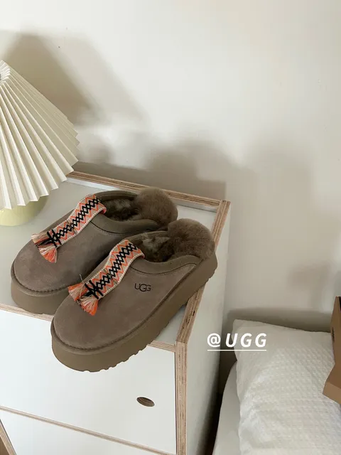 UGG sandals slippers