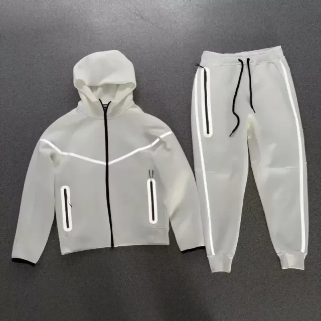 白色套装