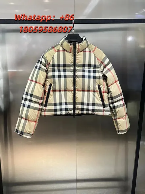 B家格纹羽绒服