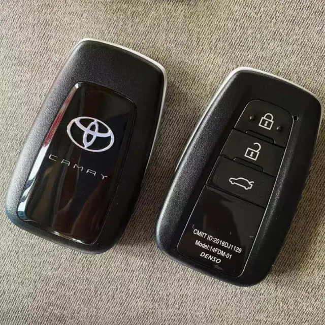 New Toyota Key Fob with Circuit Board and Open Teeth