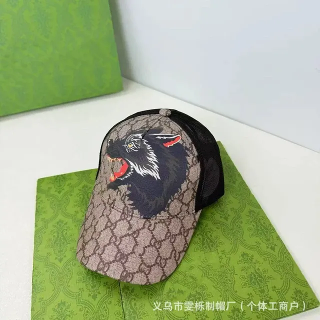 卡其色狼