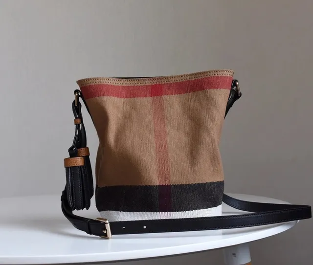 Burberry Bucket Bag Classic Check