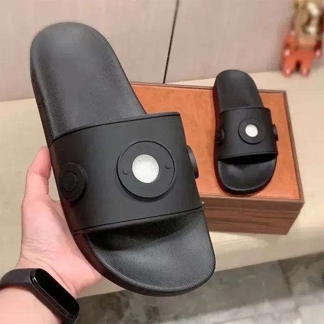 深灰色