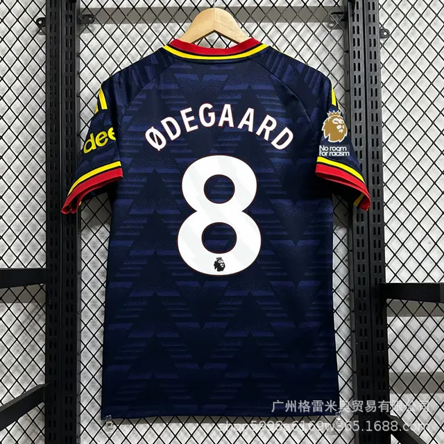 26-27 Arsenal away 8th star