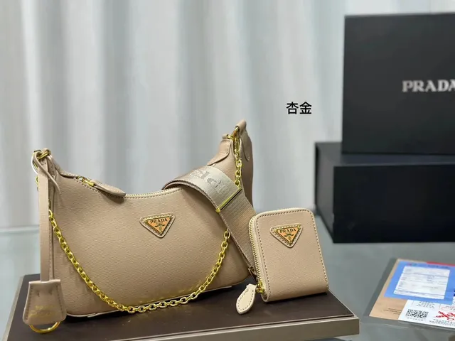 Prada Re-Edition 2005 Saffiano Leather