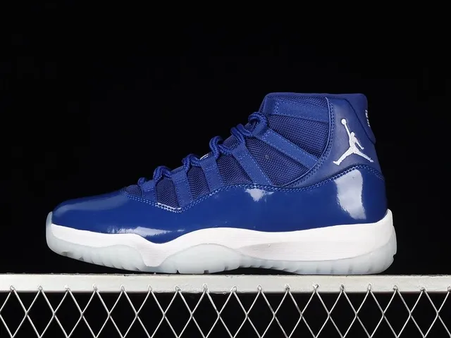 Air Jordan 11 Concord