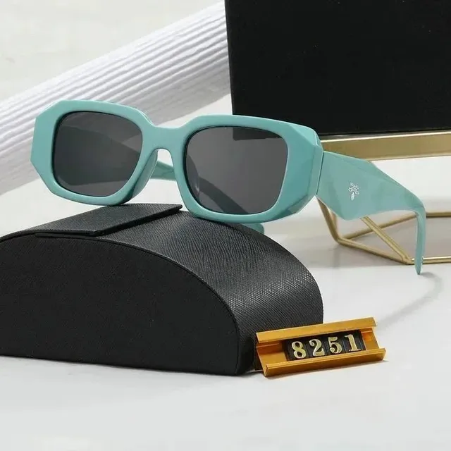 PRADA 浅蓝