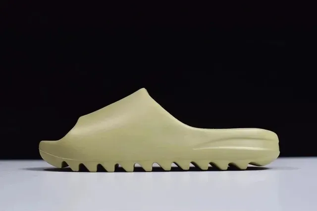 Yeezy Slide Bone