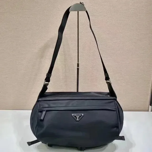Prada Re-Edition 2005 Nylon