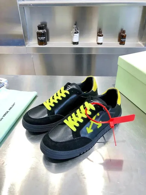 Off-White Low Top Sneaker Arrow Logo
