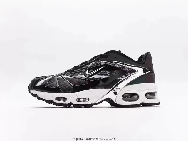Nike Air Max Plus Triple Black/White