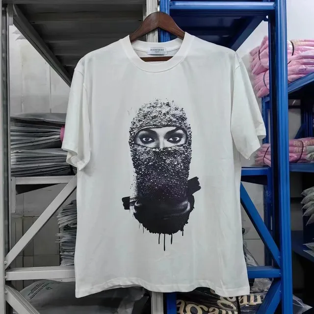 Graphic T-Shirt Gas Mask Print