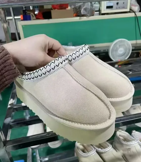 UGG Platform Slipper Woven Trim