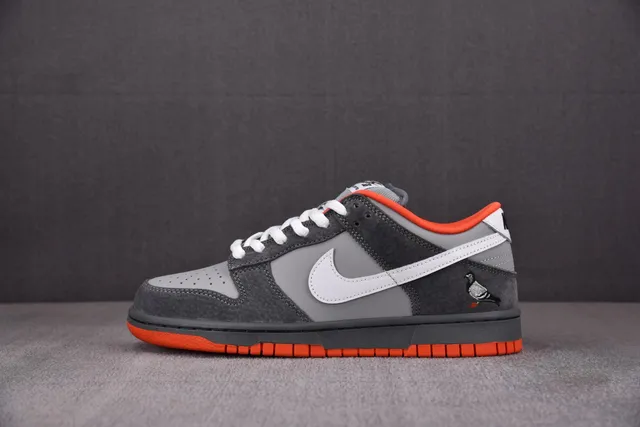 Nike × Supreme SB Dunk Low Pigeon