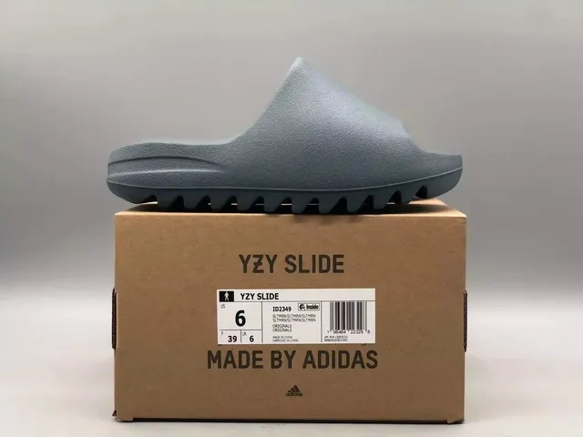 Yeezy Slide Utility Grey