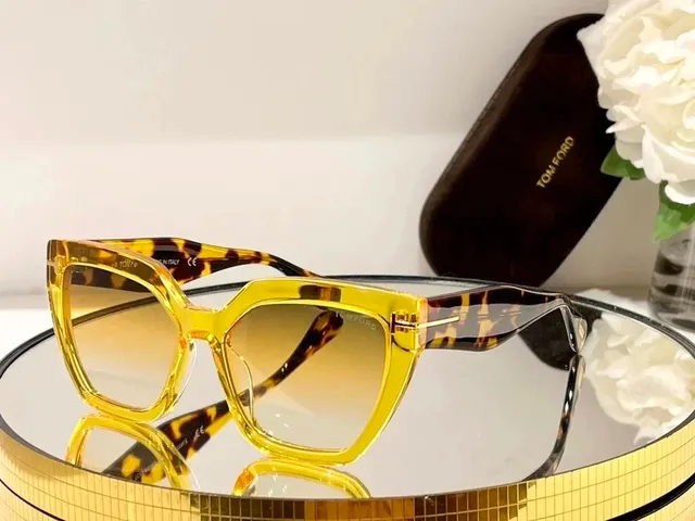 Tom Ford Sunglasses Tortoiseshell Frame
