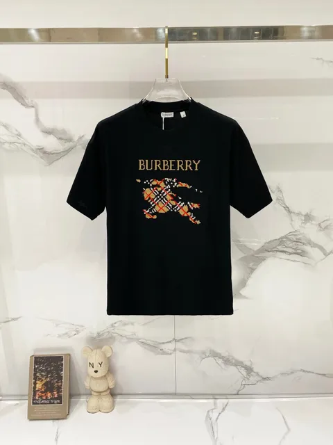 Burberry Graphic T-Shirt Equestrian Knight Logo
