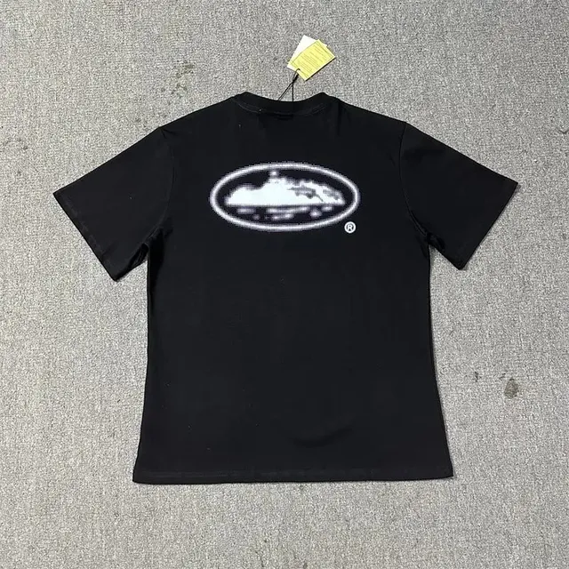 Nike T-Shirt Pixelated Swoosh Graphic