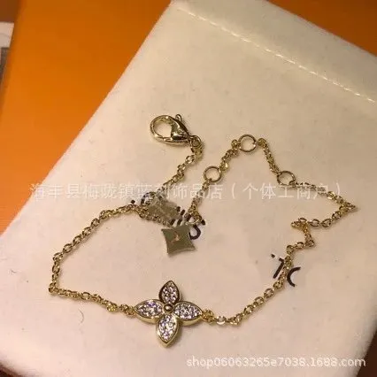 Van Cleef & Arpels Alhambra Bracelet Four-Leaf Clover with Diamonds