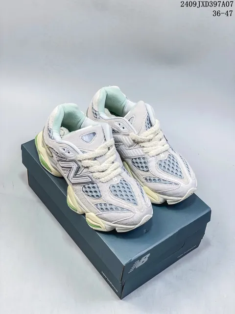 New Balance 2002R