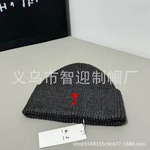 灰色红标