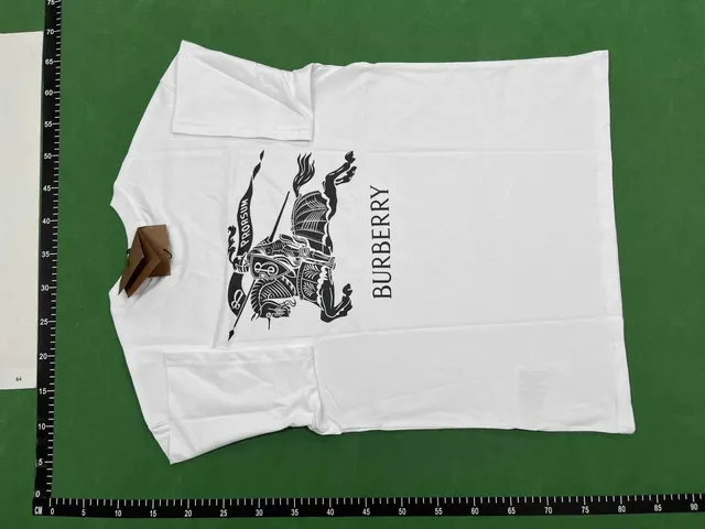 Burberry Graphic T-Shirt Equestrian Knight Print
