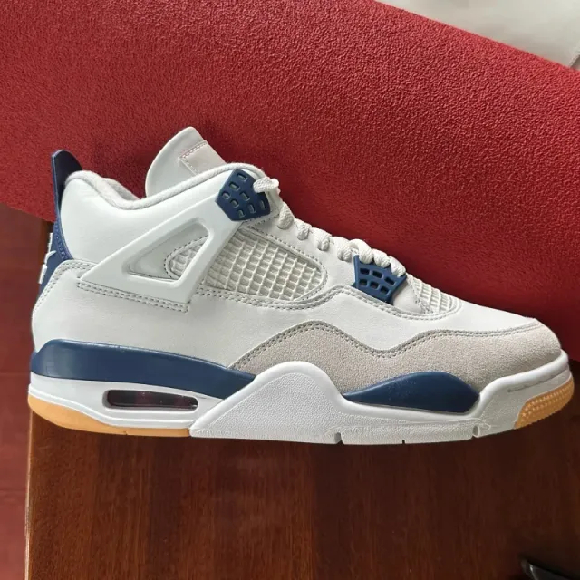 AJ4 SB蓝