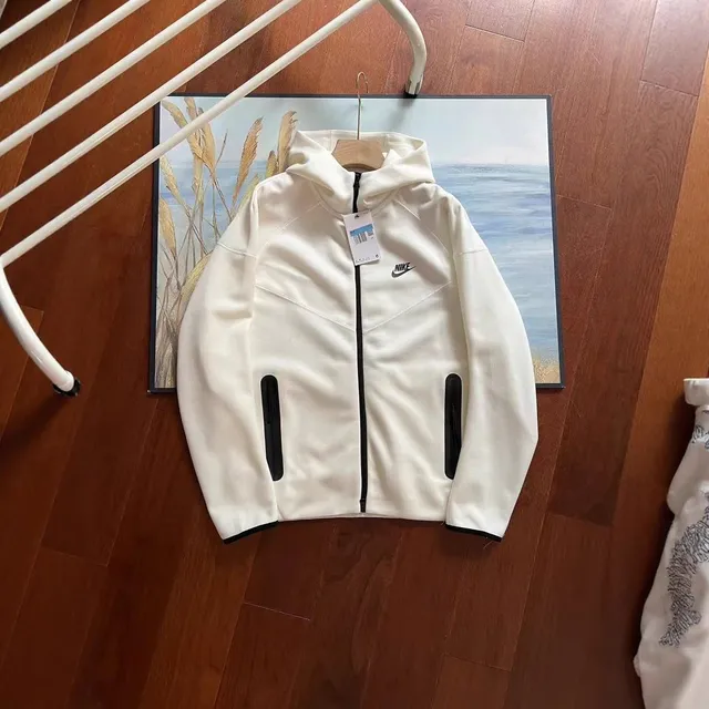 白色上衣