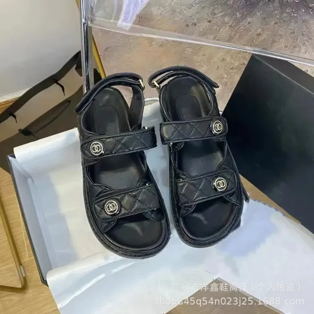 黑色圆扣