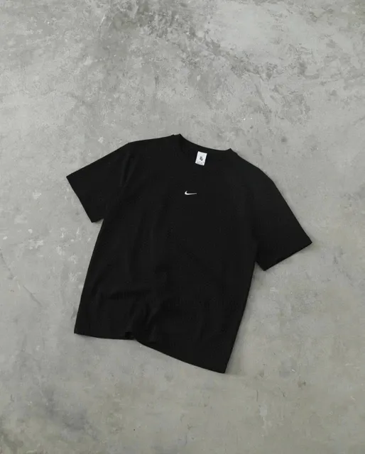 黑色 Black