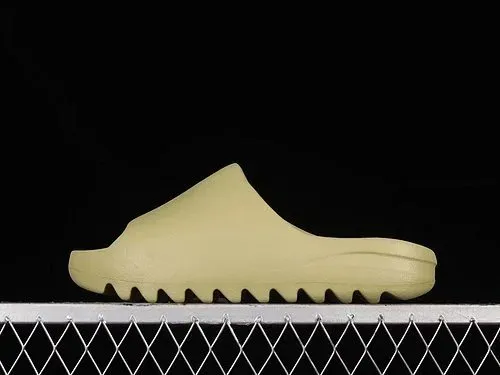 Yeezy Slide Bone