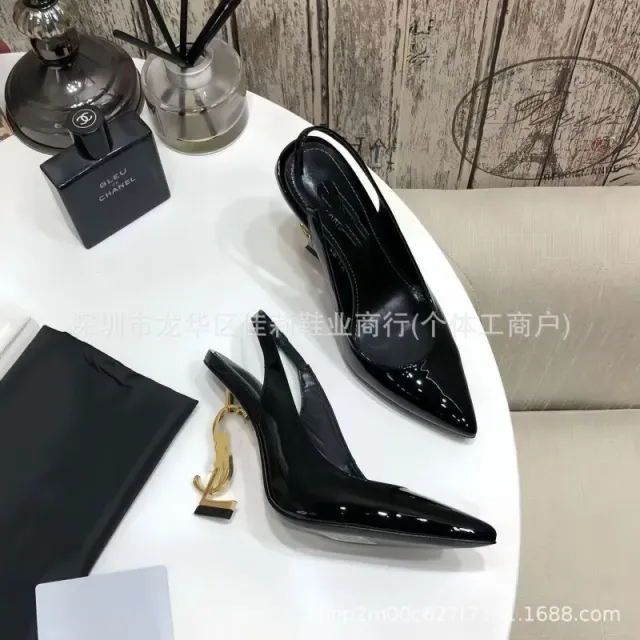 黑色漆皮后空金跟8cm
