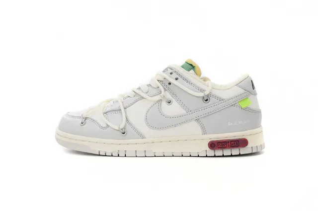 Nike × Off-White Dunk Low