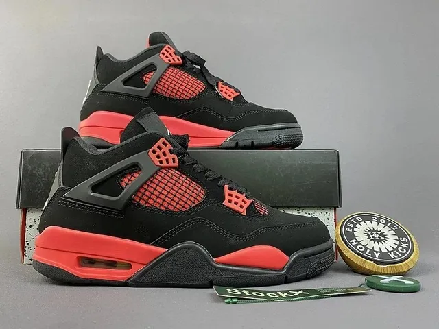 Air Jordan 4 Bred
