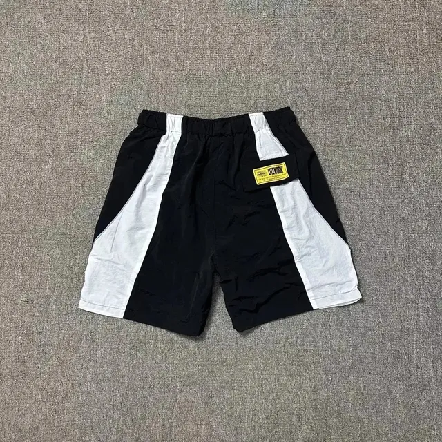 17黑白