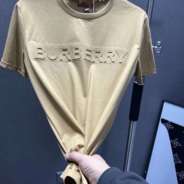 Burberry Logo T-Shirt Embossed Logo