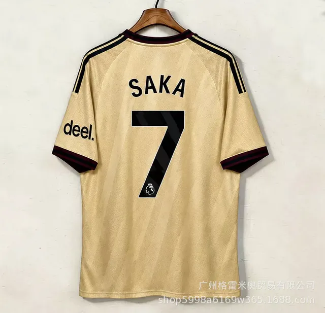 26-27 Arsenal's second away 7th star