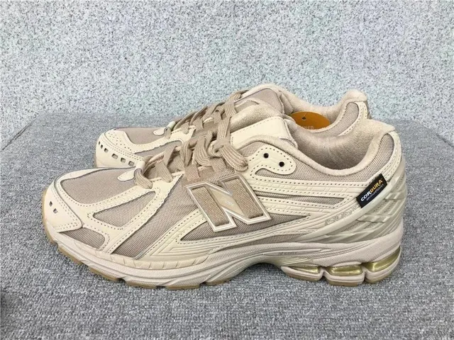 New Balance 2002R Beige