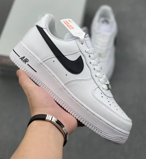 Nike Air Force 1 Low Triple Black Swoosh