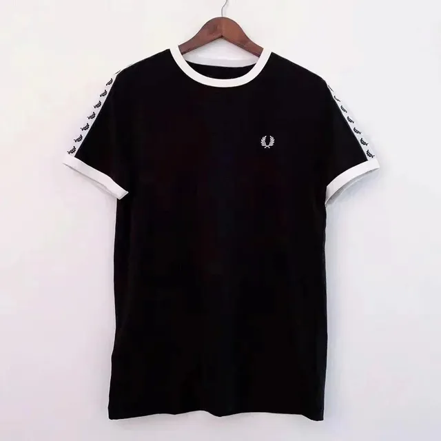 Fred Perry T-Shirt Laurel Wreath Tape Sleeve