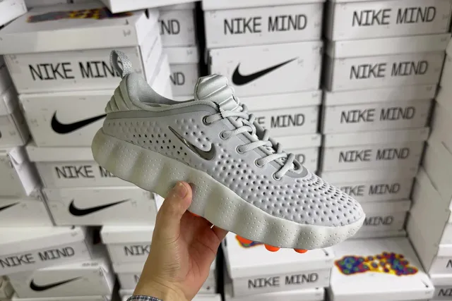 Sneaker HQ4308-003（Light Smoke Grey）