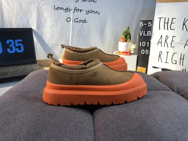 UGG Slip-On Platform Olive and Terracotta