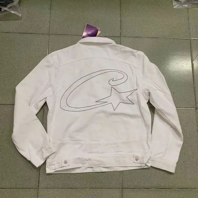 白色牛仔外套