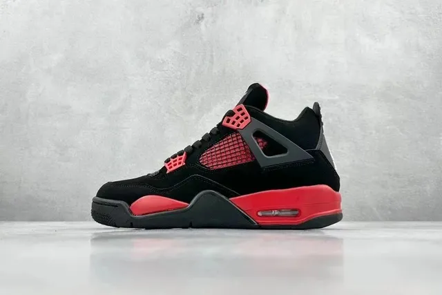 Air Jordan 4 Bred