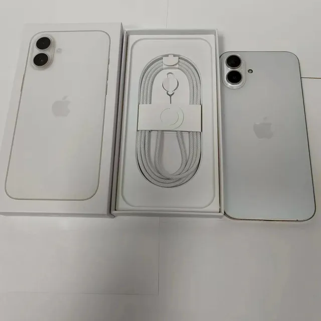 Apple iPhone 15 Plus Silver