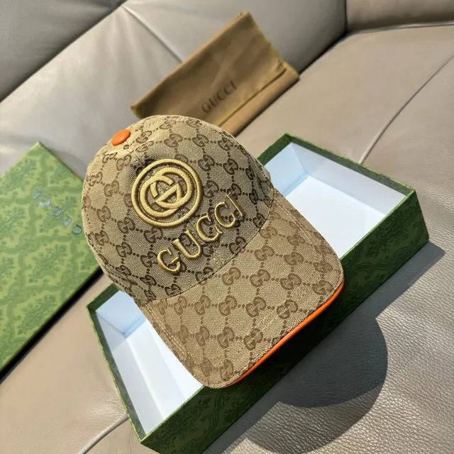 Gucci Baseball Cap GG Supreme with Embroidered Logo