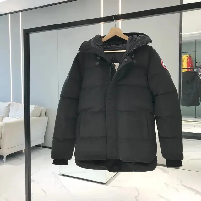 Canada Goose Puffer Jacket Classic Fit