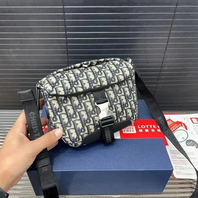 Dior B22 Messenger Bag Oblique Print
