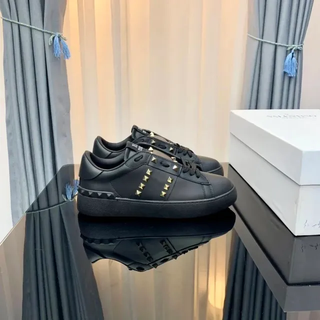Valentino Rockstud Low Gold Studs