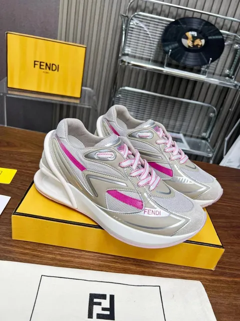 FENDI Runner Beige Pink
